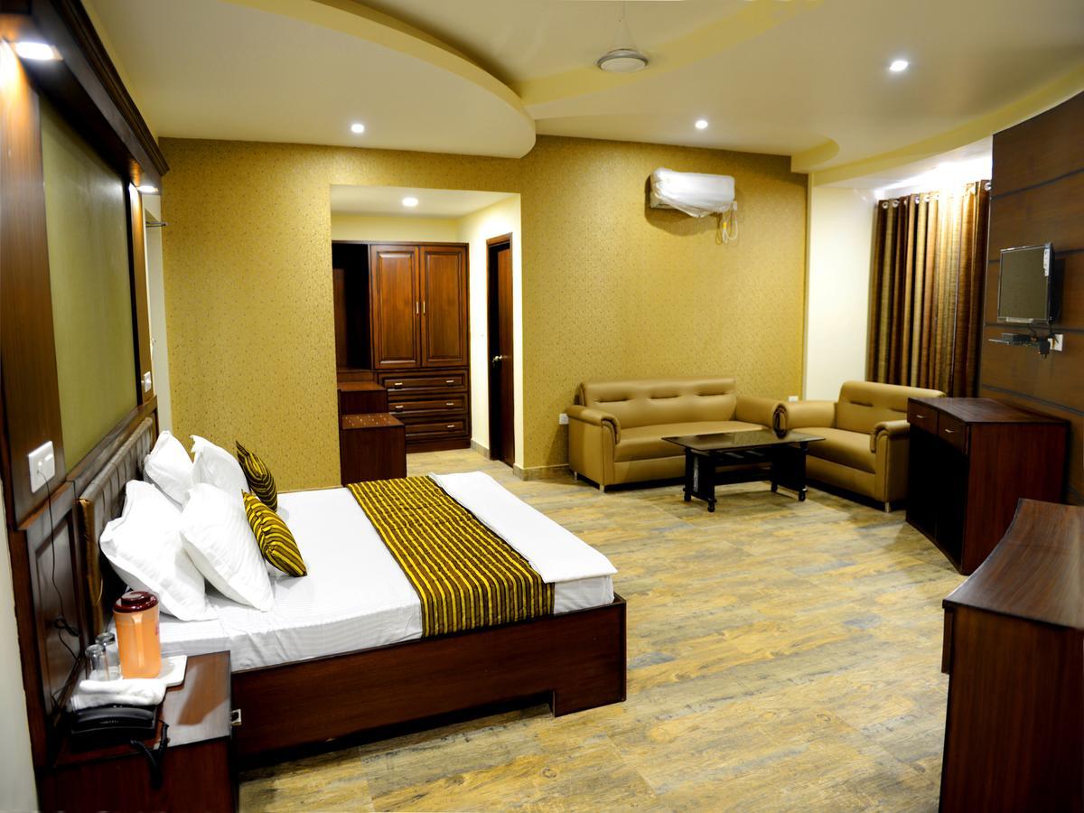 Anurag Hotel Katra  Exterior photo